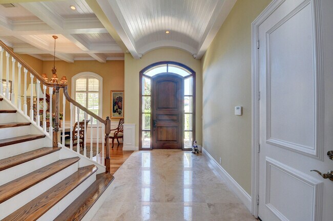 Building Photo - 1025 Vista Del Mar Dr N