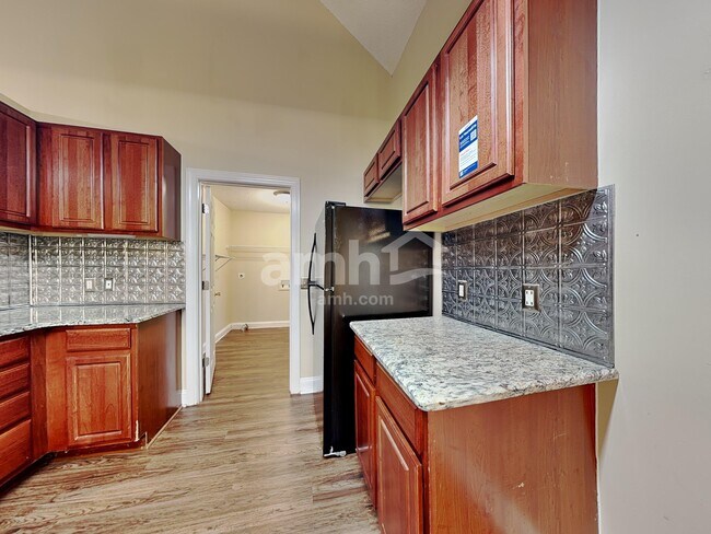 Foto del edificio - 1009 Loch Lomond Cir