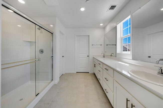 Foto del edificio - Brand-New 4-Bedroom Home with Loft and Modern Upgrades!