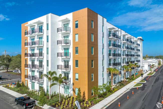 Historic Downtown Winter Haven Senior Living Apartments for Rent 