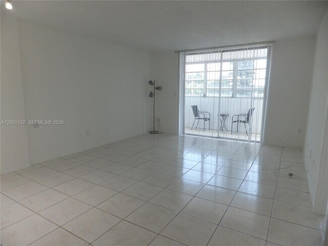 Foto del edificio - 16410 Miami Dr