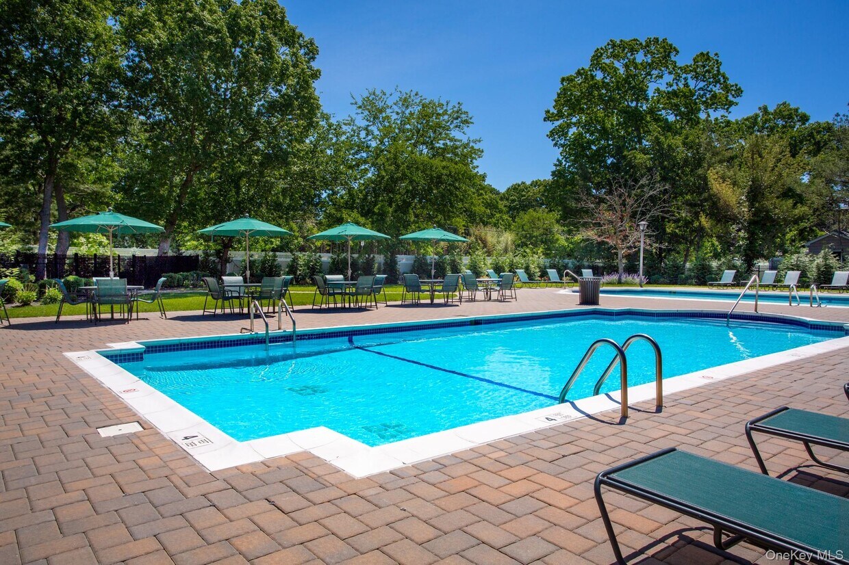 Foto principal - 5000 Townehouse Dr