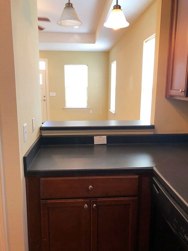 Building Photo - 2009 Cable Ave