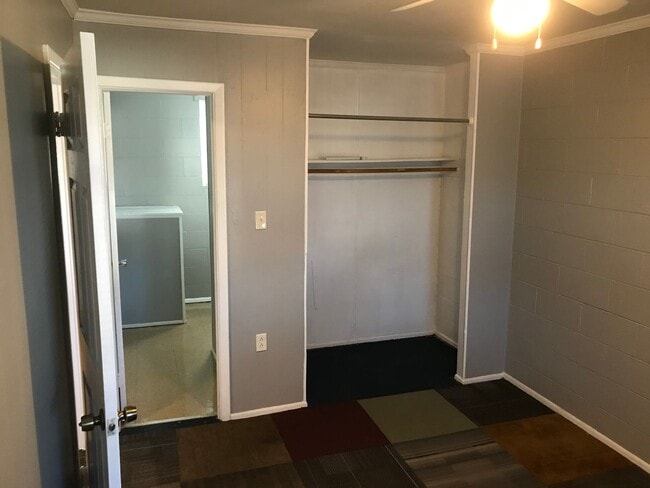 Building Photo - 203 Morton St