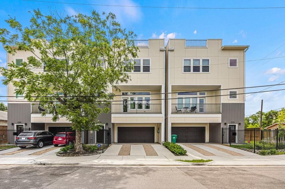 Foto principal - 2211 Roberts St