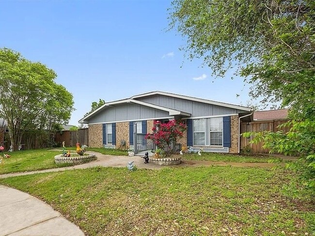 Building Photo - 1706 Delaford Cir