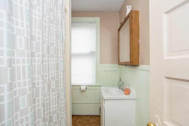 full bathroom - 109-111 Pocasset Ave