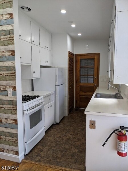 Foto del edificio - 879 Vosseller Ave