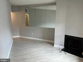 Building Photo - 615 3rd St NE