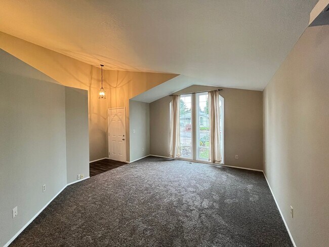 Building Photo - Beautiful 3 Bed 2 Bath Rand Home in Tigard...