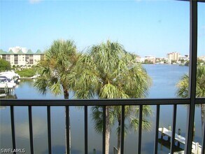 Building Photo - 9101 Vanderbilt Dr