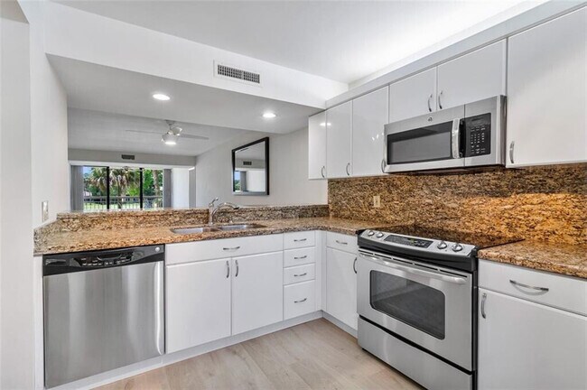 Building Photo - 6181 Balboa Cir
