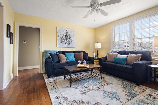 Building Photo - Belhaven Bombshell FURNISHED