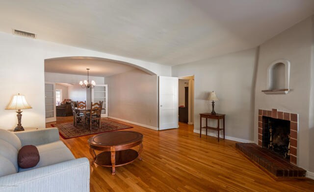 Foto del edificio - 2182 E Dudley St
