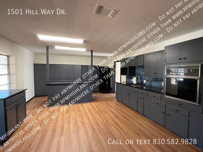 Building Photo - 1501 Hill Way Dr