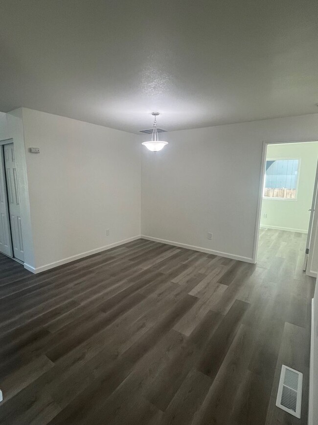 Foto del edificio - Newly remodeled 3 bedroom 2 bathroom Singl...