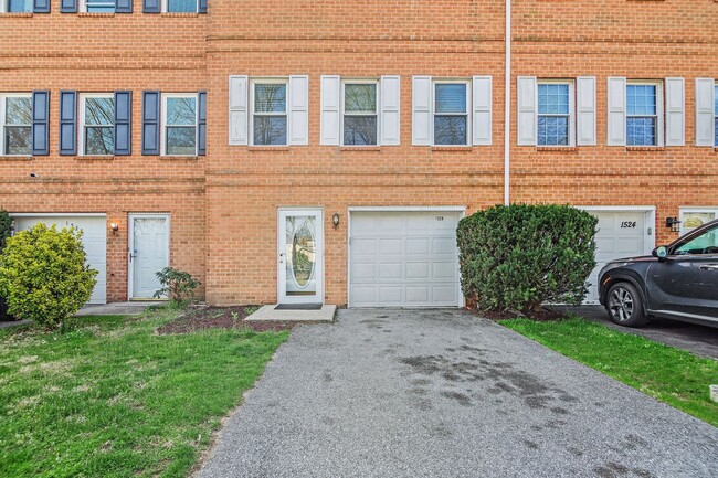 Building Photo - Beautiful Townhome in West Chester!