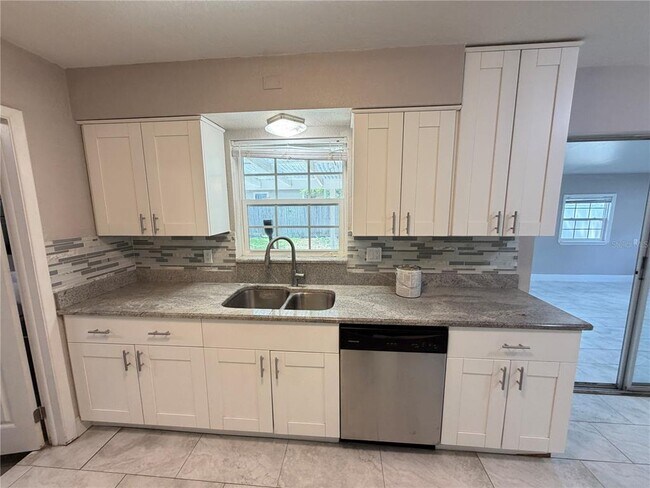 Foto del edificio - 5830 Commonwealth Ave N