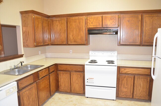 Foto del edificio - Lots of Room & Great Location