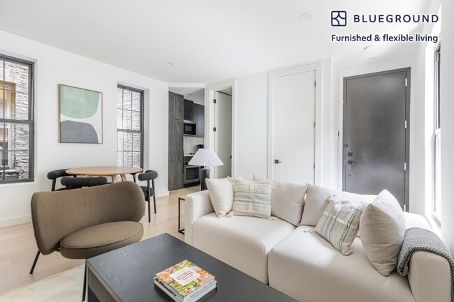 Building Photo - 70 Middagh St