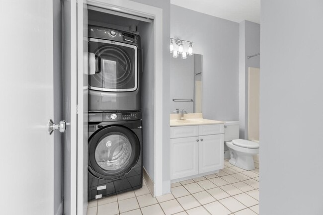 Building Photo - 72 Ashland St