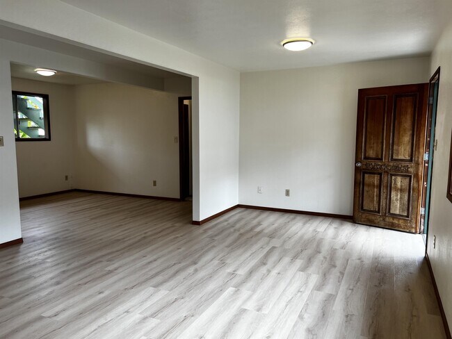 Building Photo - 25-209-209 Hana St