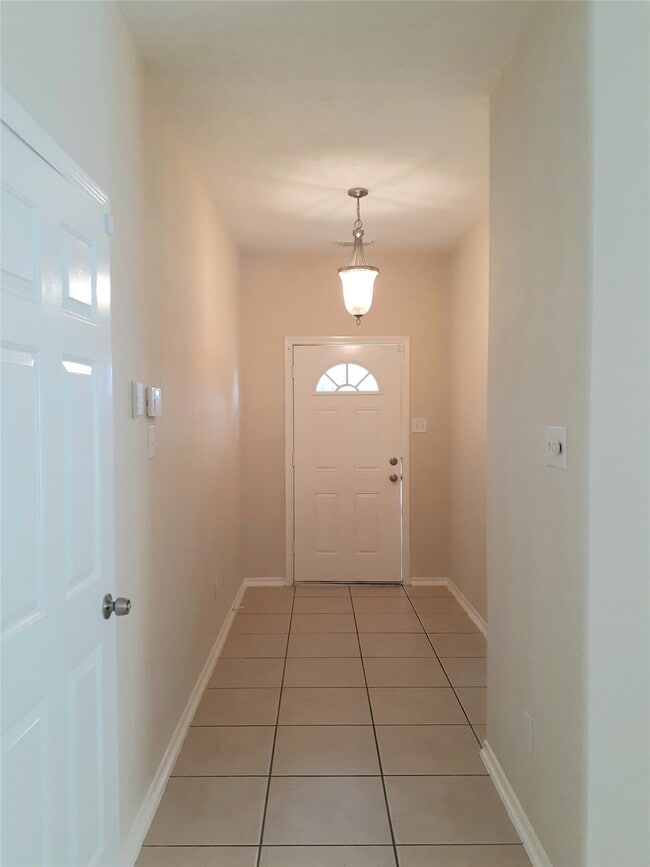 Building Photo - 16914 Great Oaks Glen Dr