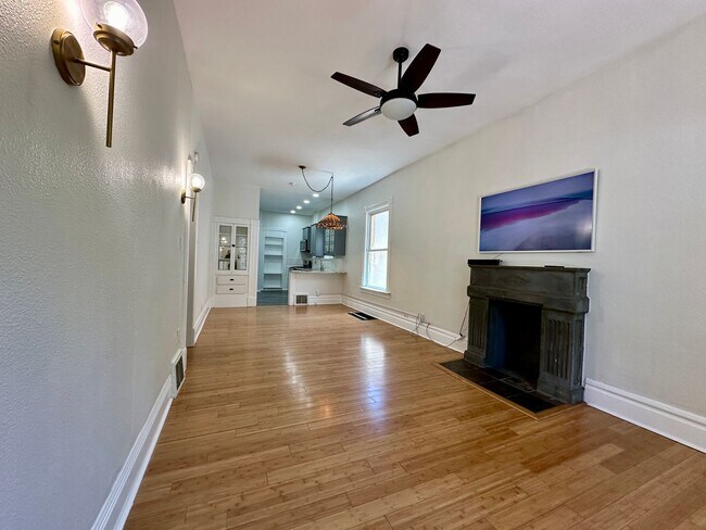 Foto del edificio - 3 Bedroom 2 Full Bath Renovated Single Fam...