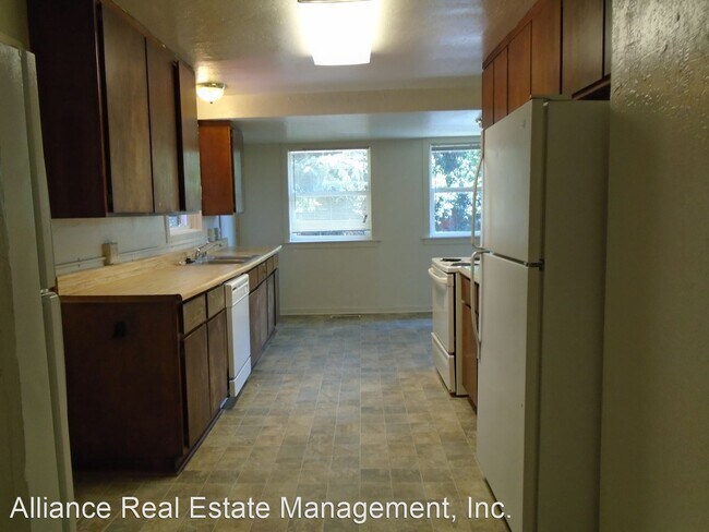 Building Photo - 9 br, 3 bath House - 617 Chestnut