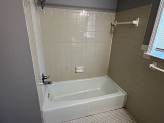 Foto del edificio - Available Now! PRICE REDUCE! MOVE IN SPECIAL $100 OFF FIRST MONTHS RENT!!