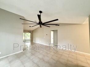 Building Photo - 102 Steeplechase Ln
