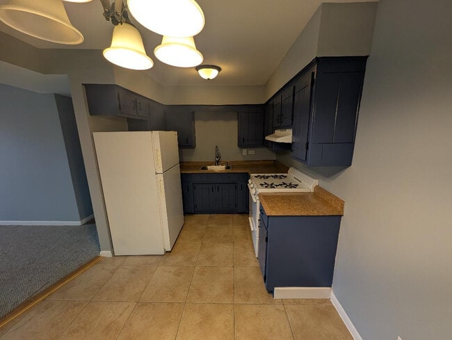 Building Photo - 5858 W 87th St