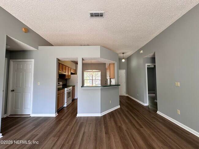 Foto del edificio - 13012 Staffordshire Dr S