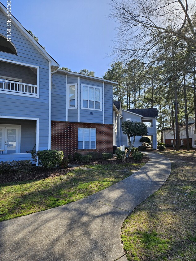 Primary Photo - 116 Breezewood Dr
