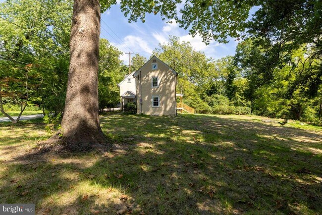 Building Photo - 2315 Hickory Rd