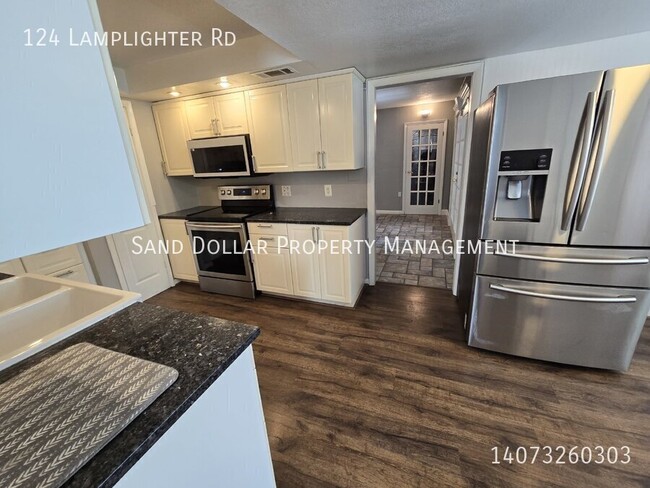 Foto del edificio - "Spacious 4-Bed Oasis in Altamonte Springs...