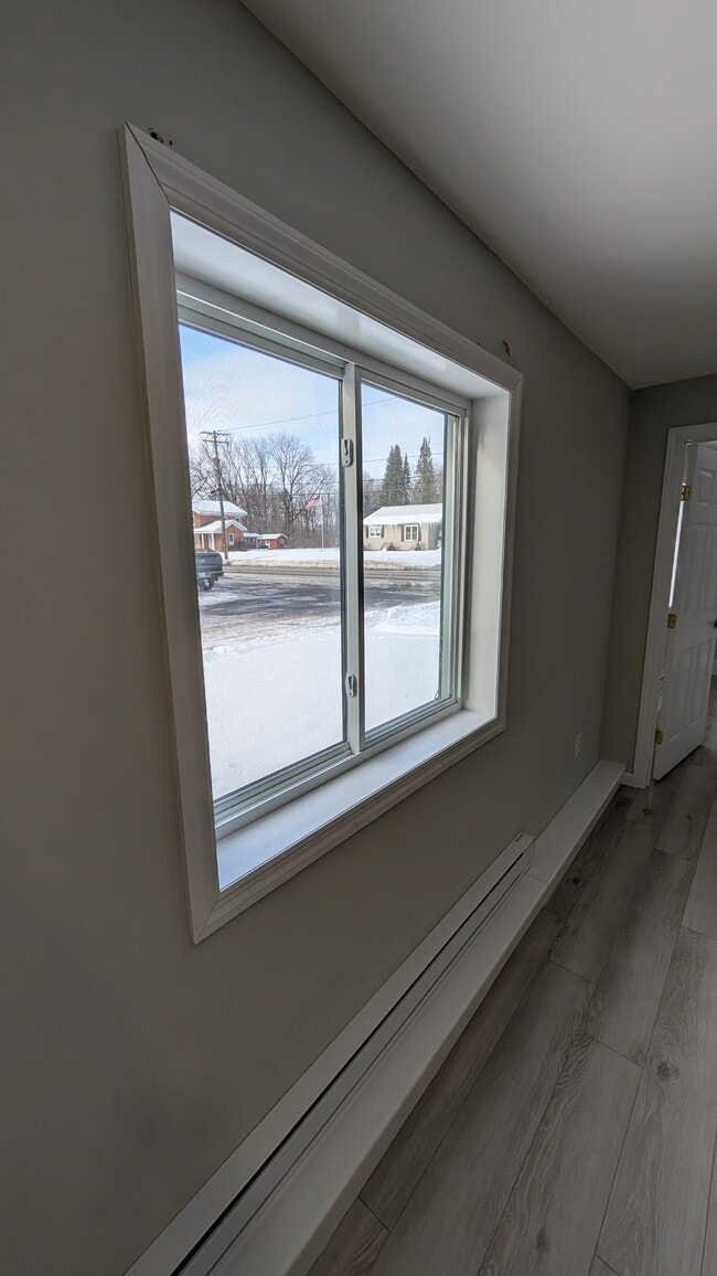 Building Photo - 3665 Essex Rd