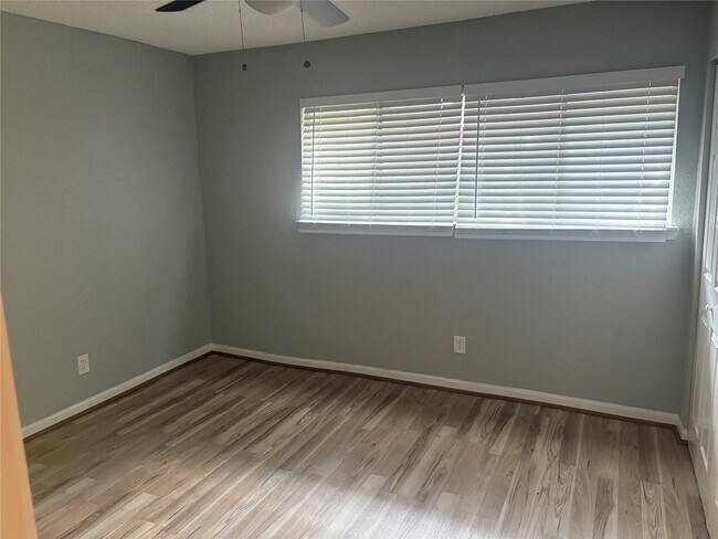 Foto del edificio - 5628 Birchmont Dr