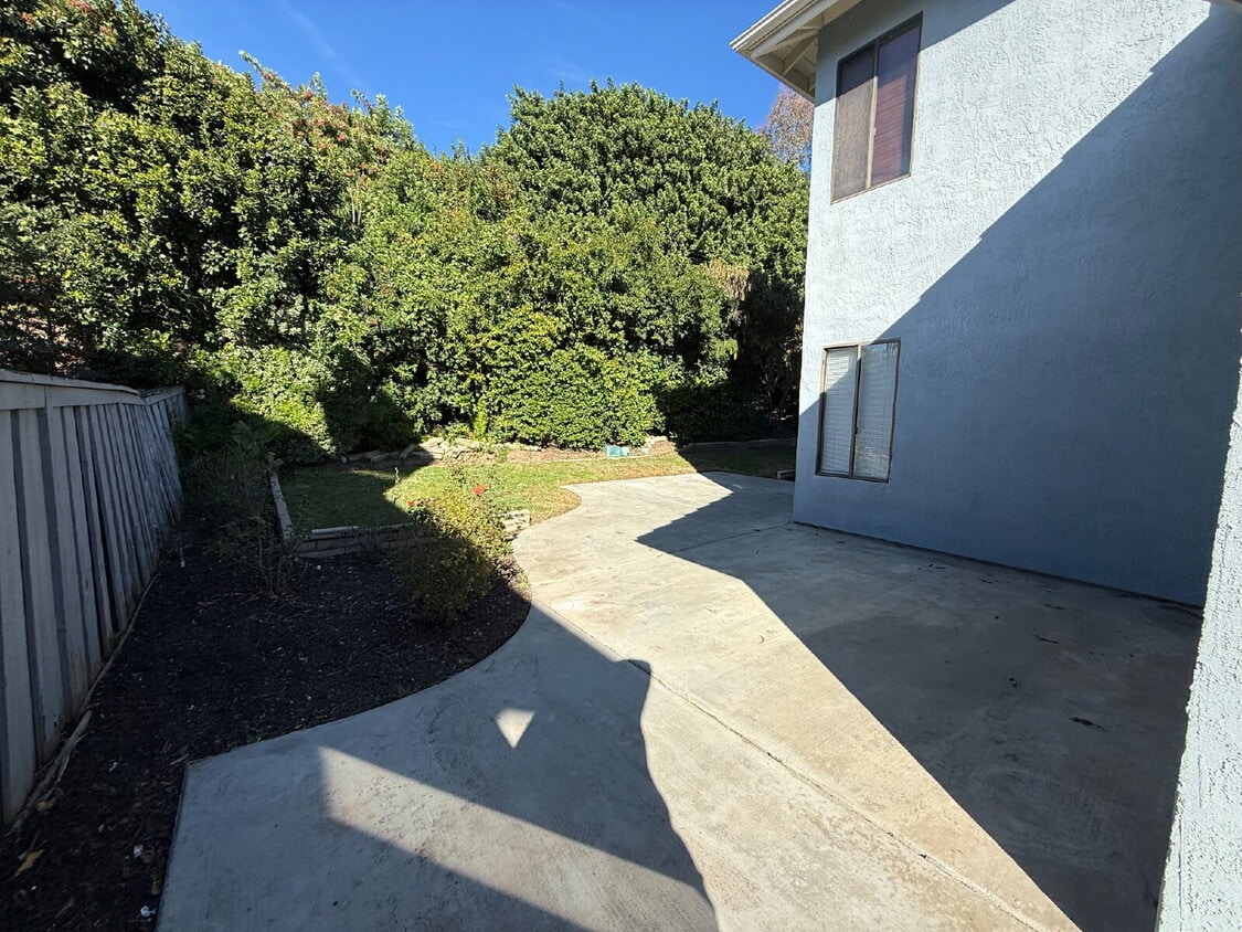 Building Photo - Must see this gem.  Newly painted through out and new flooring!  Won't last.