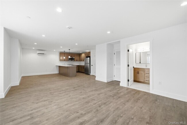 Foto del edificio - 180 Deer Park Ave