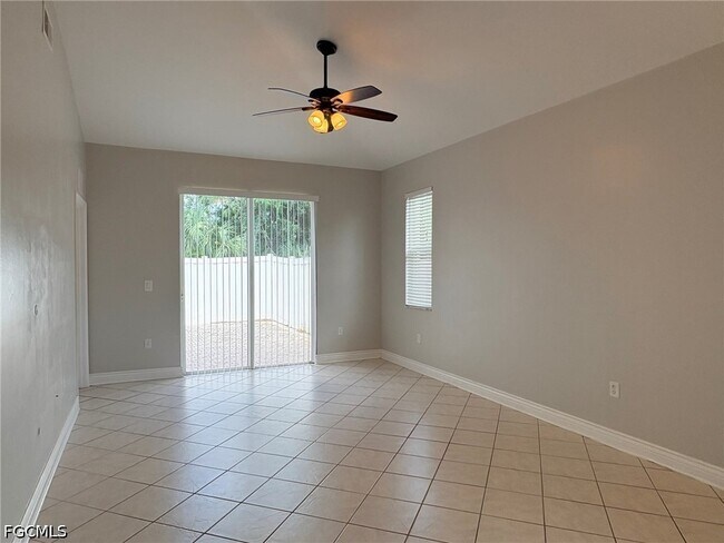 Foto del edificio - 3636 Pine Oak Cir