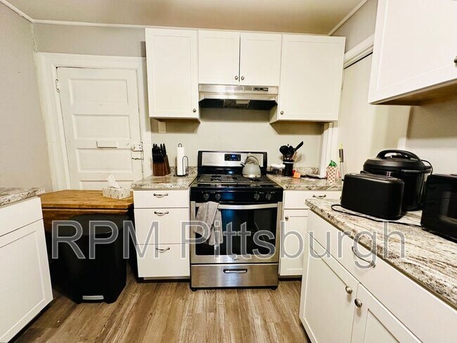 Foto del edificio - 2208 Woodstock Ave