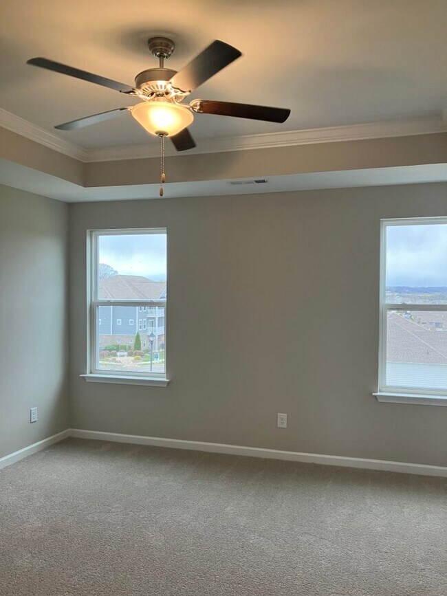 Building Photo - Beautiful Condo in sought after Arden Vill...