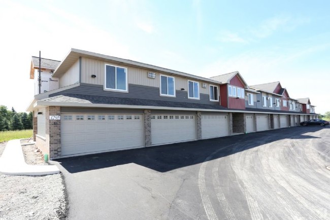 Foto del edificio - Arvada - 3 Bed - 2 Bath - 2 Stall Attached...