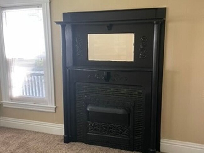 Building Photo - 1 bedroom near the Rochester Public Market...