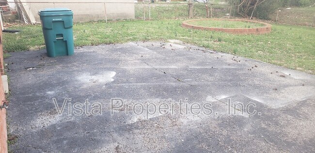 Building Photo - 4608 Aral Dr