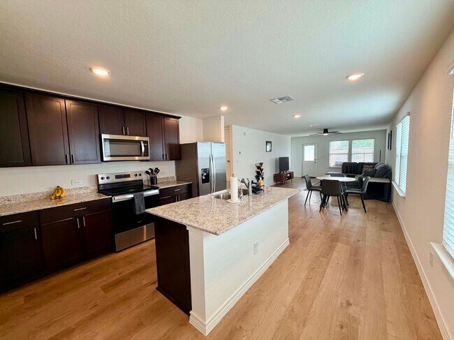 Building Photo - 4028 Lily Glade Ln