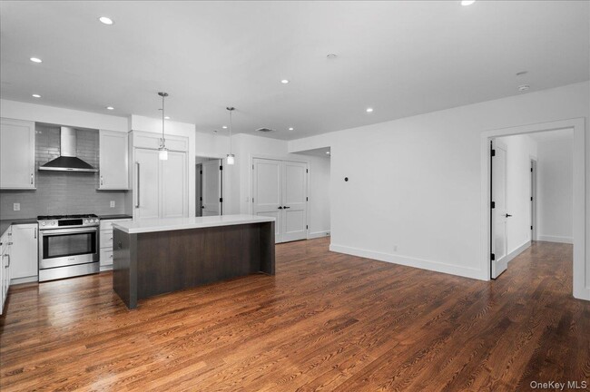 Foto del edificio - 422 E Boston Post Rd