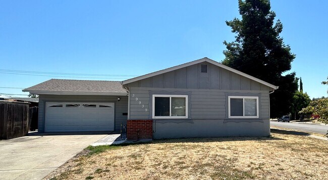Foto del edificio - Excellent Fremont Location!  Single Family...