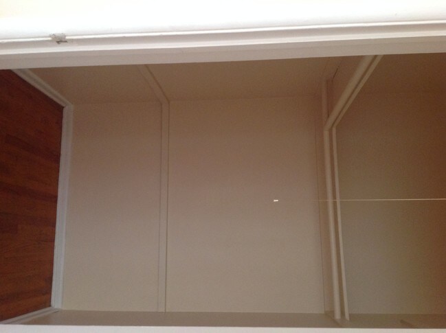 Building Photo - 4422 Clinton St